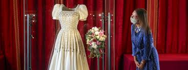 Maybe you would like to learn more about one of these? Hochzeitskleid Von Prinzessin Beatrice Im Museum