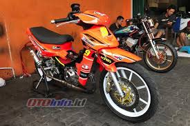 Spec road race kali ini menyaratkan berbagai hal yang modifikasi satria 2 tak untuk sec road race yang pertama harus diubah adalah mengurangi beberapa elemen seperti lampu, behel belakang, under tail. Gadhuro Road Race 2020 Seri 1 Semarang Underbone Jayadipa Semarang Bakal Tampil Dipacu Agus Chiken Otoinfo Id