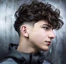 Son yıllarda ise erkekler de kıvırcık saça sahip olmanın önemini anlamaya başladılar. Erkek Kivircik Sac Modelleri Men S Hairstyles Icin 20 Fikir Kivircik Sac Modelleri Kivircik Sac Sac