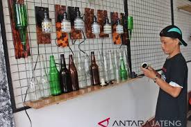 Hiasan lampu dinding dari toples. Lampu Hias Berbahan Limbah Botol Asal Solo Diminati Antara Jateng