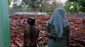 Menanggapi hal itu, kepala seksi stnk subdit regident ditlantas polda metro jaya, kompol martinus berikan penjelasan. Aula Smk 1 Miri Sragen Ambruk Ganjar Semua Biaya Perawatan Korban Ditanggung Pemprov Bagian 1