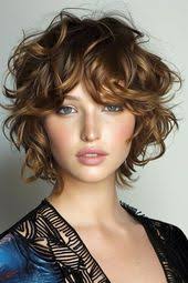 Stufenschnitt im Trend: 51+ Looks für moderne Dynamik