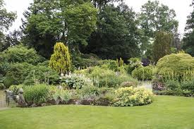 romantique et pittoresque le jardin anglais laisse la nature s exprimer des massifs foisonnants comment amenager son jardin jardin anglais amenagement jardin