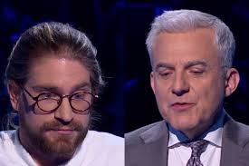 'Milionerzy'. Hubert Urbański zaliczył wpadkę. Za wcześnie pogratulował.  Pan Maciej zbladł, kiedy zobaczył odpowiedź