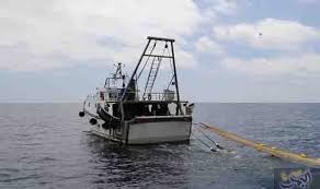 الرقابة العالمية ت لقي الضوء على الصيد غير الم نظ م في البحار Sailing Ships Boat Sailing