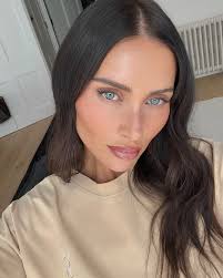 A week in outfits, cocktails and good makeup days 🤍 all outfits are linked  in my bio