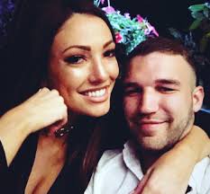 TUGA: Preminuo dečko rijaliti zvezde, tri nedelje nakon njenog samoubistva!