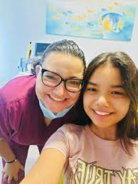 P A C I E N T I T O S 😁🦷👧🏻 ¡Olvidé tomarle fotos del antes a mi  pacientita! 😔 A quien le apliqué resinas en los dos incisivos centrales  superiores (