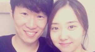 박지성 선수와 김민지 아나운서의 열애 소식이 인터넷을 뜨겁게 달구고 있는 가운데 이들의 만남을 차범근 해설 위원이 주선한 것으로 알려졌습니다.오늘(19일) (박지성 김민지, 소개는 차범근 배성재). ë°•ì§€ì„± ê¹€ë¯¼ì§€ ë' ì•„ì´ ë¶€ëª¨ ëœë‹¤ ë'˜ì§¸ ìž„ì‹  ì¤' Sbs ë‰´ìŠ¤