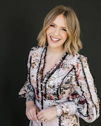 Meet the face behind DeVoss Photography Hi, I'm Priscilla Boudreau and I'm  so glad you're here! I've been photographing weddings for 7 years,  capturing love stories with a mix of both dreamy