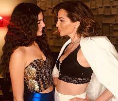 Το σπίτι με το mega και εγώ σας δίνουμε ραντεβού για του χρόνου στο τέλος της εκπομπής «σπίτι με το mega» η δέσποινα βανδή κράτησε δύο από τις μεγαλύτερες επιτυχίες της με το φοίβο. Eidame Th Melina Nikolaidh Sto Kentro Poy Emfanizetai H Despoina Bandh Kai Htan Mia Koykla Queen Gr