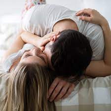 Anstatt sich nur auf sein bestes stück zu beschränken, ist es jetzt an der zeit, den rest seines körpers zu erkunden. Was Ein Mann Beim Sex Sagt Lasst Auf Seinen Charakter Schliessen Bildderfrau De