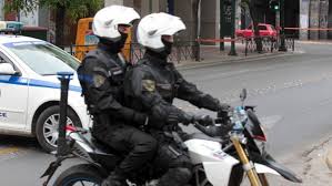 Η αστυνομία είναι συγκροτημένο σώμα ατόμων το οποίο υπάγεται στο κράτος. Sw0lcv43yxmomm