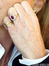 The Duchess Of York Sarah Ferguson Wearing Her Ruby Engagement Ring Welsh Gold Weddi Royal Engagement Rings Diamond Wedding Band Sets British Engagement Ring