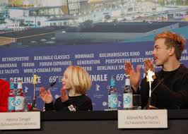 „systemsprenger wurde mit ehrungen überhäuft. Press Conference System Crasher S Fantastic Cast And Crew Filmfestivals Com