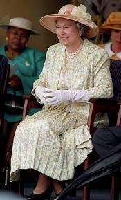 March 1995 Queen Prince Philip Chatting Together During A Visit To Vukuzakhe High School In Durban South Africa Queen Hat Queen Dress Her Majesty The Queen