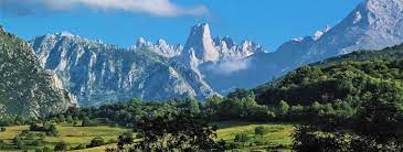 Rivers, fields, woods, valleys and peaks. Picos De Europa Weisse Berge Im Grunen Spanien Liste Outdooractive Com