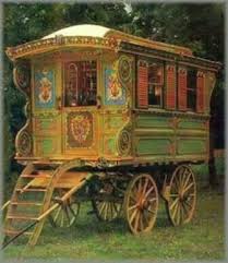 Pin De Ihsan Gulcimen En Son Model Carro Gitano Caravana Gitana Carretilla De Madera