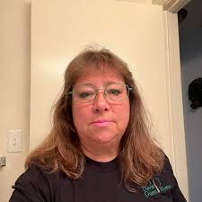 therapist: and what do we do when we're sad? me:we Te: we get an iced  coffee and д to the bookstore therapist: [nods] weget we get an iced coffee  and д to