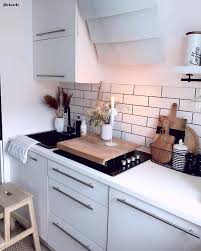 Cozy Kitchen Das Sind Die Zutaten Fur Den Wohlfuhl Look In Sachen Wohlfuhl Gluck Ist Eine Wohnkuche Unsc Kuchenumbau Umbau Kleiner Kuche Kuche Neu Gestalten