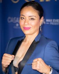 Feeling like a 🌟 😝 ✨💜🙌🏽 #soiree #redcarpet #cherrypopped #hollywood 📸  by @robertpixsmith 🙏🏽🙏🏽 @racheleroyalemusic