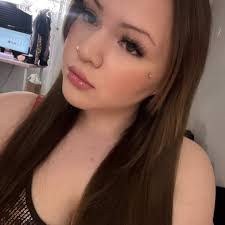 I need EVERY SINGLE deleted scene of Wicked. If it touched the cutting room  floor, I need it swept up and fed to me. I need ALL OF IT.