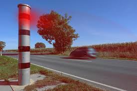 Der bußgeldkatalog gehört sicherlich nicht zur lieblingslektüre der deutschen autofahrer, dennoch ist er unverzichtbar, denn er umfasst alle verstöße gegen das aktuell geltende verkehrsrecht. Geblitzt Worden Kosten Punkte Bussgeldkatalog 2021 Verkehrsrechtsanwalt24 De