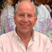 70+ perfiles de «Carlos Ferro»