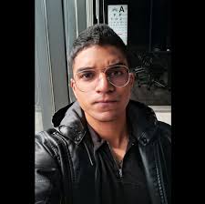 La misma gente que lo critica y lo señala por ser una persona transparente  y cero básico, es la misma gente fans y que hicieron influencers a Valeria  carruyo, María Paula y