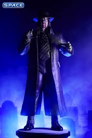 He would be amongst many hall of famers, and the audience was introduced to the deadman character one of the (if not the) best characters of all time. The Undertaker Statue Wwe