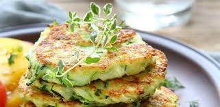 Rostis De Courgettes Et Cheddar Recette Ww Entree Recette En 2020 Robot Cuisine Recettes De Cuisine Recette Beignets De Courgettes