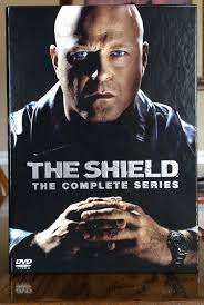 Amazon.com: The Shield: The Complete Collection : Kenneth Colom, Kenny  Johnson, Anna Maria Horsford, Andrew Borba, Katarina Choi, Aisha Hinds,  Derek ...