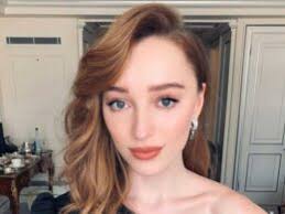 La prima immagine di Lily James nei panni di Pamela Anderson nella  miniserie Hulu 'Pam & Tommy'