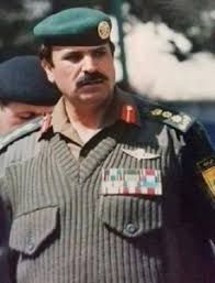 تشكلت أول حكومة أردنية في عهد إمارة شرق الأردن في 11 نيسان 1921، فعندما رأى الأمير عبد الله الأول بن الحسين أن الحاجة أصبحت ماسَّـة لتشكيل حكومة في شرقي الأردن، عهد إلى رشيد طليع بتشكيلها ليكون أول رئيس لأول حكومة أردنية. Ù‚Ø§Ø¦Ø¯ Ø§Ù„Ø­Ø±Ø³ Ø§Ù„Ù…Ù„ÙƒÙŠ Ø§Ù„Ø£Ø³Ø¨Ù‚ ÙŠØ±Ù‚Ø¯ Ø¹Ù„Ù‰ Ø³Ø±ÙŠØ± Ø§Ù„Ø´ÙØ§Ø¡ Ø¬ÙØ±Ø§ Ù†ÙŠÙˆØ²