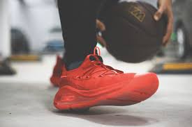 This shoes just made curry shoes looks different for the first time! Under Armour Curry 6 The Sole Line