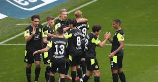 Ganz nah am team, mit voller stolz sind wir namensgeber der heimspieltätte des bvb und partner von borussia dortmund. Qyyc9vk8k Lyrm