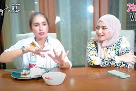 Ada 20 gudang lagu 150 juta ainan tasneem lirik terbaru, klik salah satu untuk download lagu mudah dan cepat. Nathalie Holscher Bocorkan Biaya Pengeluaran Makan Rp 150 Juta Sebulan