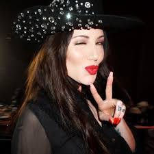 Dorothy Post's Instagram, Twitter & Facebook