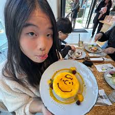 HI EVERYONE my names Kiera, I'm from san jose, ca, and I'm fully committed  to case! I love music (my favorite artists rn are laufey, grentperez, and  alexander 23, but pls still