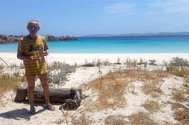 Gefragte hotels in budelli · residenze le vele & le maree · cala di volpe, a luxury collection hotel, costa smeralda · hotel romazzino, a luxury collection hotel, . Italiener Verlasst Nach 32 Jahren Einsame Insel Budelli Travelbook