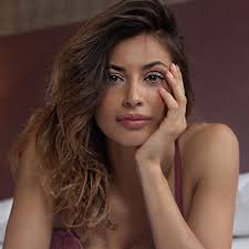 Jun 11, 2021 · romina pierdomenico, fidanzata di ezio greggio: Tv Ezio Greggio Presenta Ufficialmente Su Gente La Fidanzata Romina