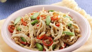 Justru berisi banyak isian yang nikmat seperti kecambah, kubis, daun bawang, dan juga topping nikmat berupa ayam goreng suwir, jeroan, dan juga telur yang digoreng dengan sangat sempurna. 20 Resep Ayam Suwir Yang Bisa Anda Coba Dirumah