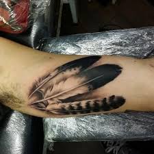 Three Feathers Tattoo Best Tattoo Ideas Gallery Tatuajes De Plumas Indias Tatuajes En Biceps Tatuaje De Plumas