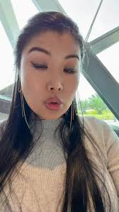 I'm in Downtown Singapore, let me show you how to eat Peking duck! Come see  me