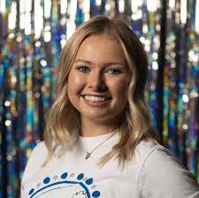 Mary Droste's Instagram, Twitter & Facebook