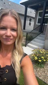 Curb appeal matters 👏 make sure to keep those lawns mowed and flower beds  in good order 🌺