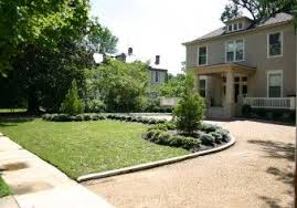 The most popular concrete kerbing, eurostyle borders and this gravel driveway now has a properly defined border with eurostyle… concrete edging along it's perimeter. Extruded Concrete Curb Beside A Gravel Driveway Driveway Edging Driveway Landscaping Driveway