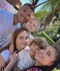 Maybe you would like to learn more about one of these? Edin Dzeko Terza Figlia In Arrivo Gioia Alle Stelle Per La Splendida Coppia Vip