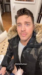 Good morning! Sharing my secret (well, not anymore) travel hack with you  this morning. Happy #Oscars Sunday! More in comments section. ♥️ #travel  #health