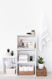 Diy 5 Utilidades Para Aquele Caixote De Madeira Sem Uso Banheiros Antigos Decoracao Com Caixote Decoracao De Casa
